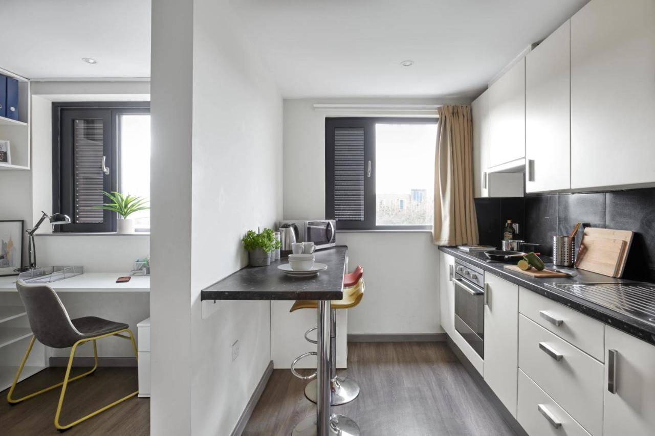 And Ensuite With Shared Kitchen At Gosford Gate Near Centre Coventry