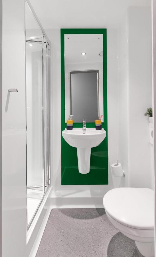And Ensuite With Shared Kitchen At Gosford Gate Near Centre Coventry